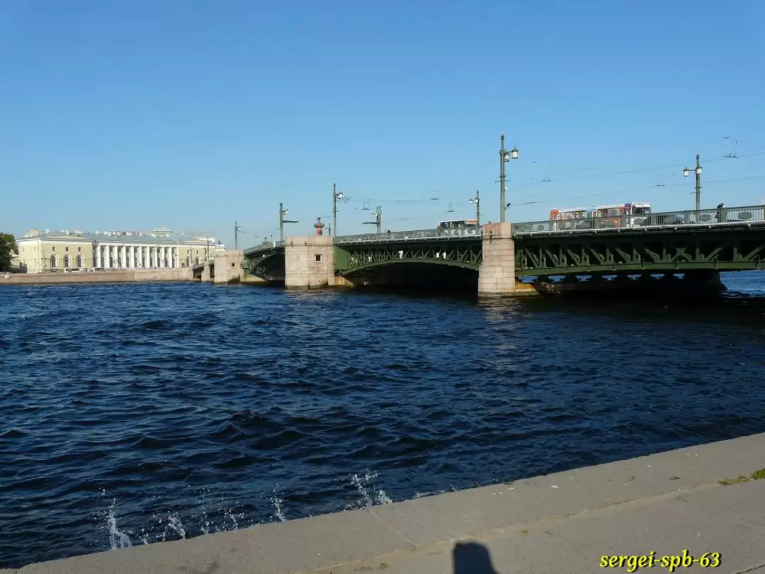 Дворцовый мост в Санкт-Петербурге Дворцовый мост в Санкт-Петербурге