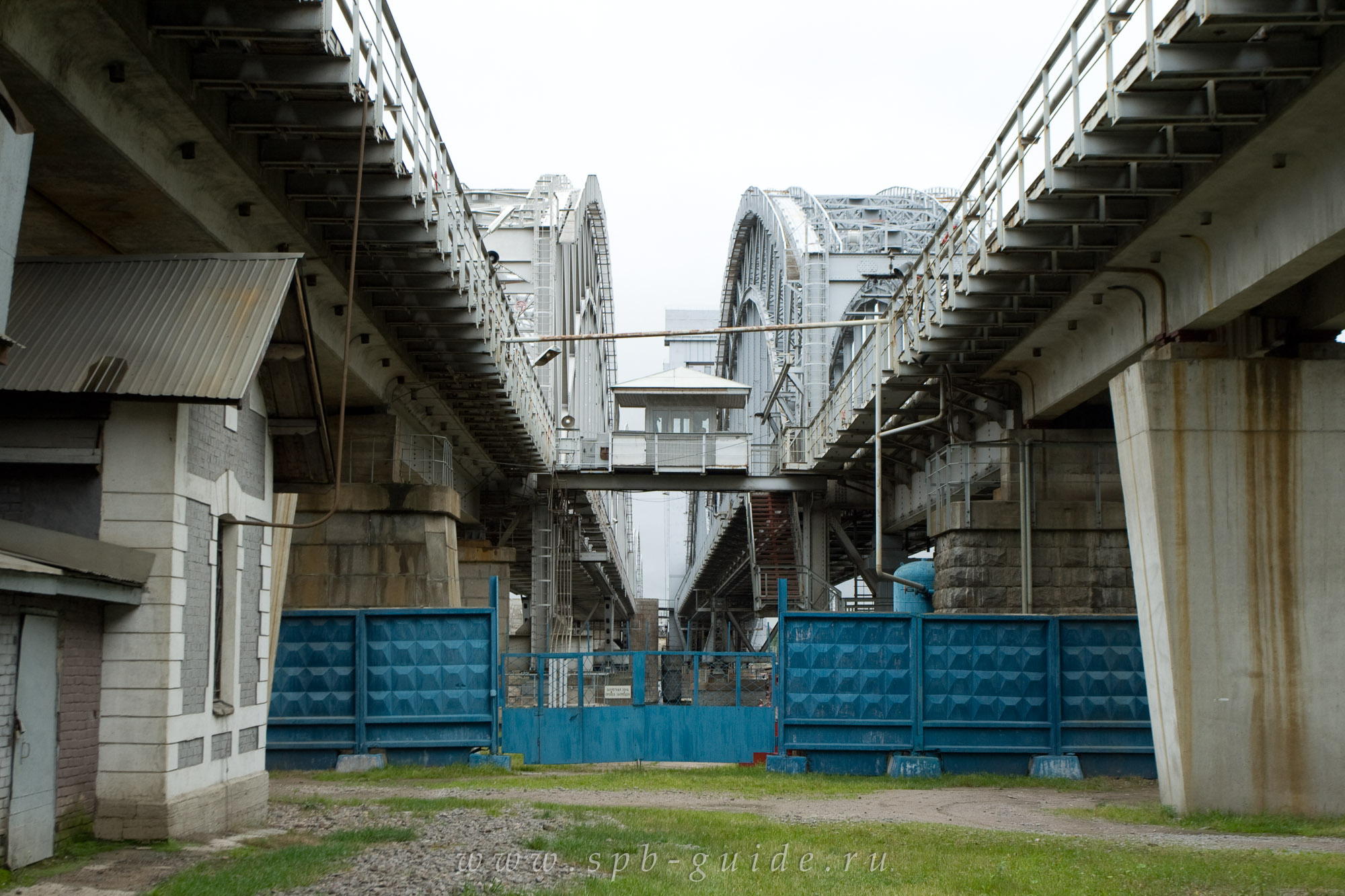 Финляндский мост в Санкт-Петербурге Финляндский мост в Санкт-Петербурге