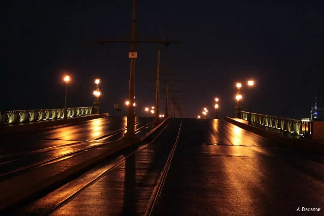 Начинается разводка моста Начинается разводка моста