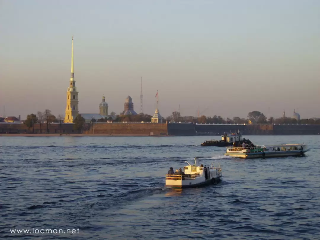 Нева, вид на Петропавловскую крепость Нева, вид на Петропавловскую крепость