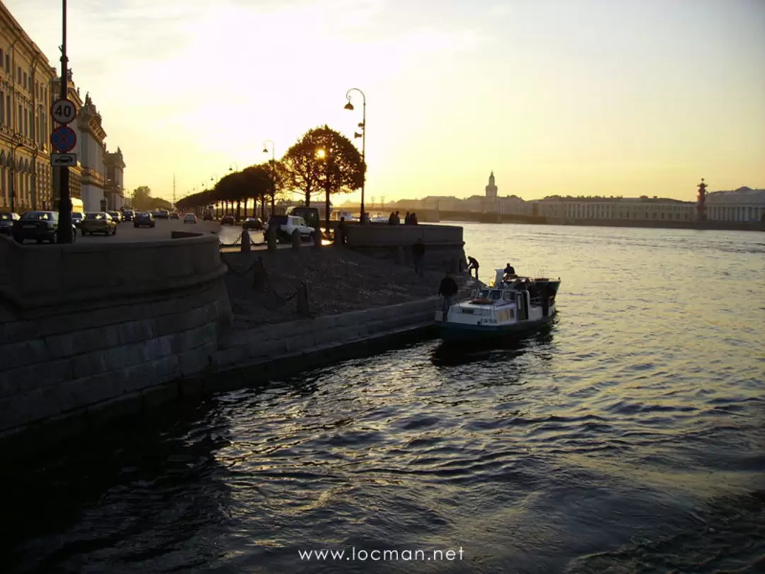 Нева во время заката Нева во время заката