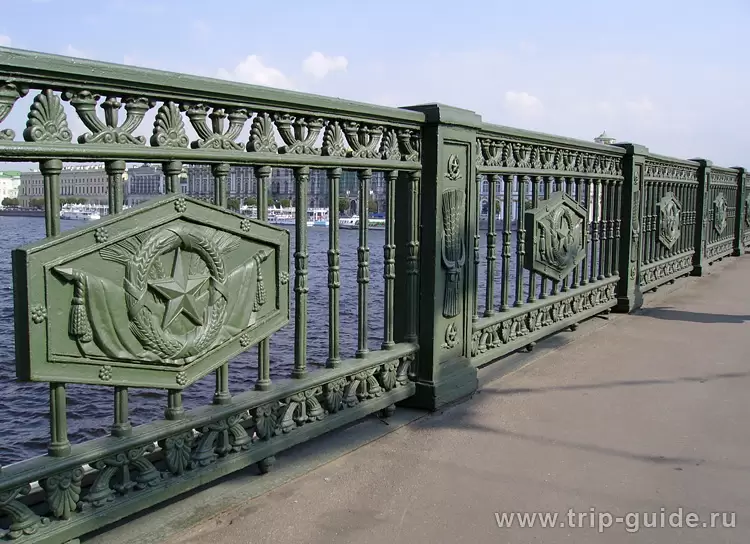 Ограда Дворцового моста Ограда Дворцового моста