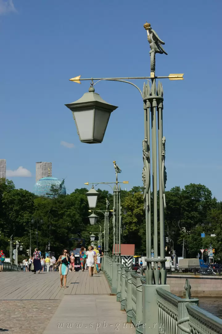 Петропавловская крепость, фонари на Иоанновском мосту Петропавловская крепость, фонари на Иоанновском мосту