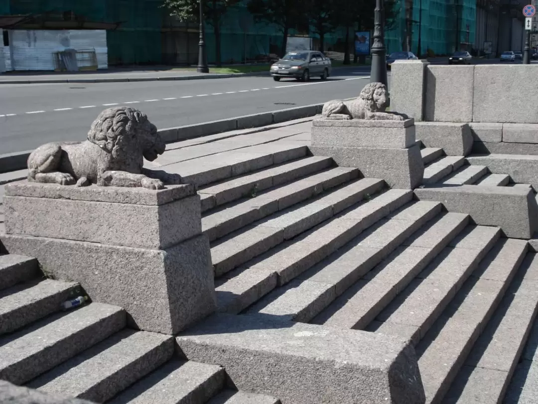 Пристань со львами на набережной Макарова Пристань со львами на набережной Макарова