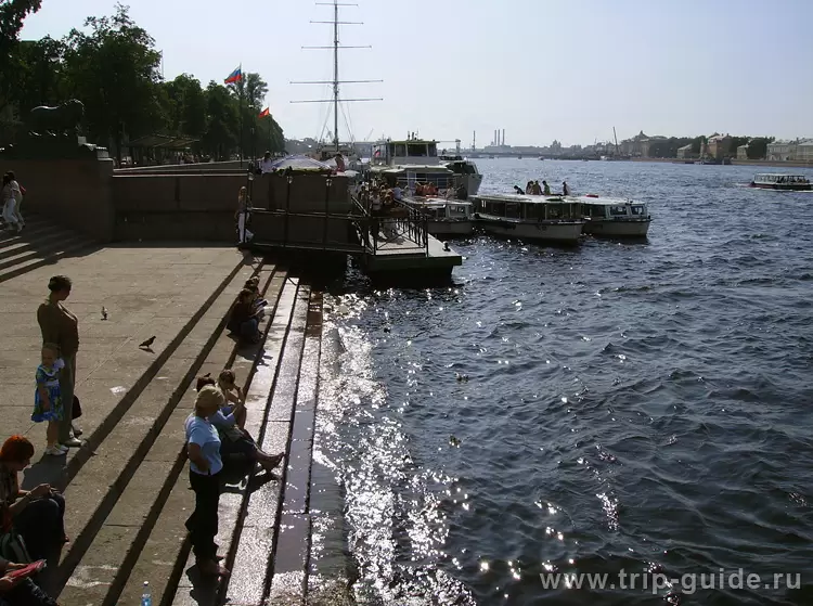 Пристань у Дворцового моста Пристань у Дворцового моста