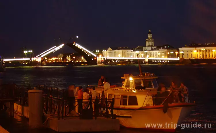 Санкт-Петербург, Нева, прогулки на катере во время развода мостов Санкт-Петербург, Нева, прогулки на катере во время развода мостов