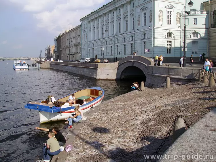 Река Нева, Эрмитажный мост и Эрмитажный театр Река Нева, Эрмитажный мост и Эрмитажный театр