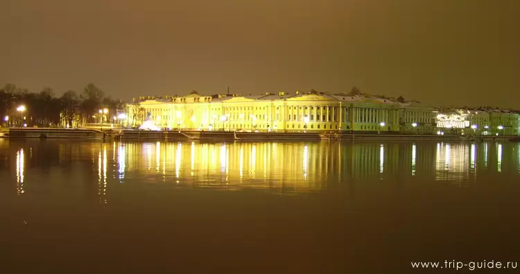 Нева и здание Сената и Синода в Санкт-Петербурге Нева и здание Сената и Синода в Санкт-Петербурге