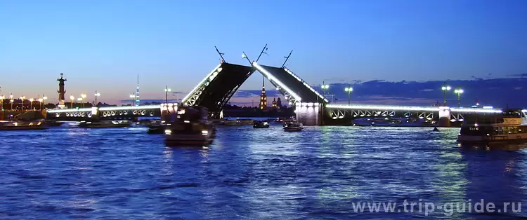 Санкт-Петербург, Нева, Столпотворение прогулочных корабликов Санкт-Петербург, Нева, Столпотворение прогулочных корабликов