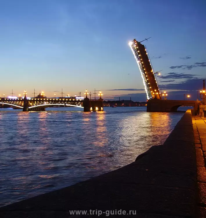 Троицкий мост в Санкт-Петербурге ночью Троицкий мост в Санкт-Петербурге ночью