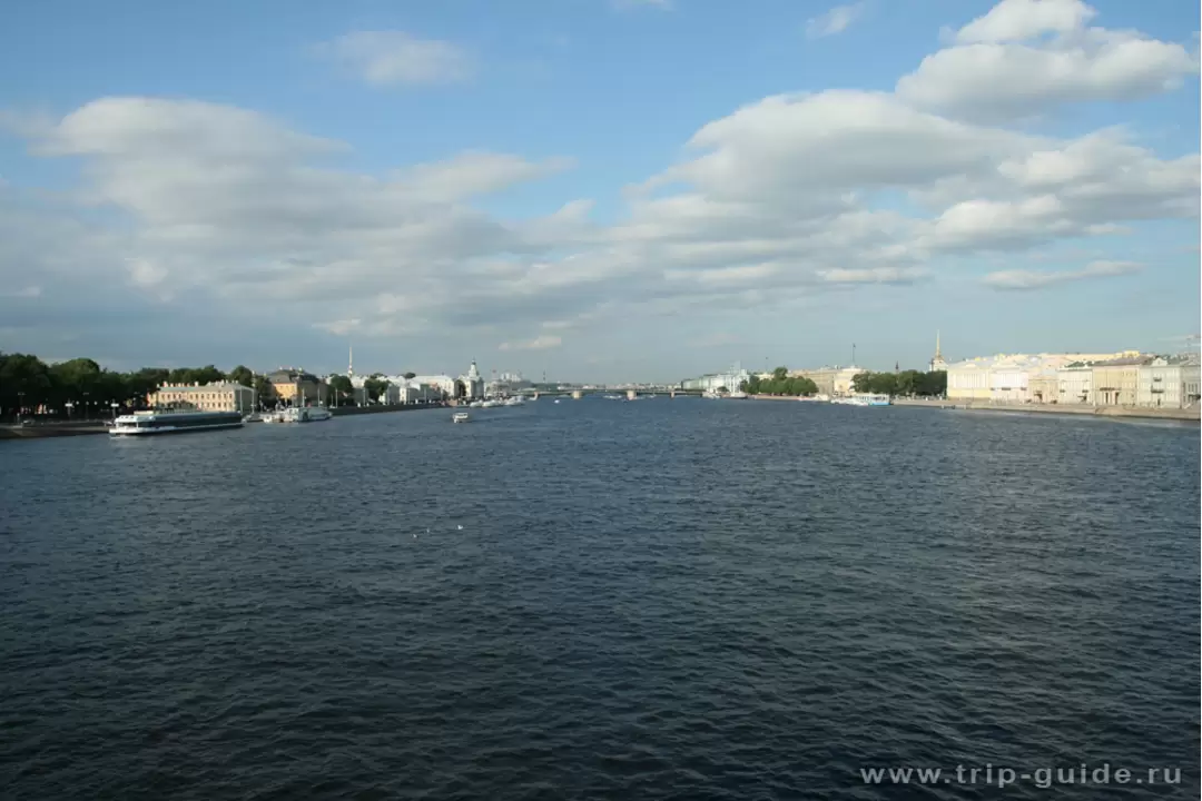 Вид на Неву с Благовещенского моста Вид на Неву с Благовещенского моста