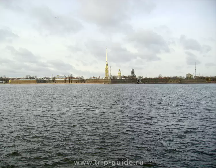 Вид на Петропавловскую крепость Вид на Петропавловскую крепость