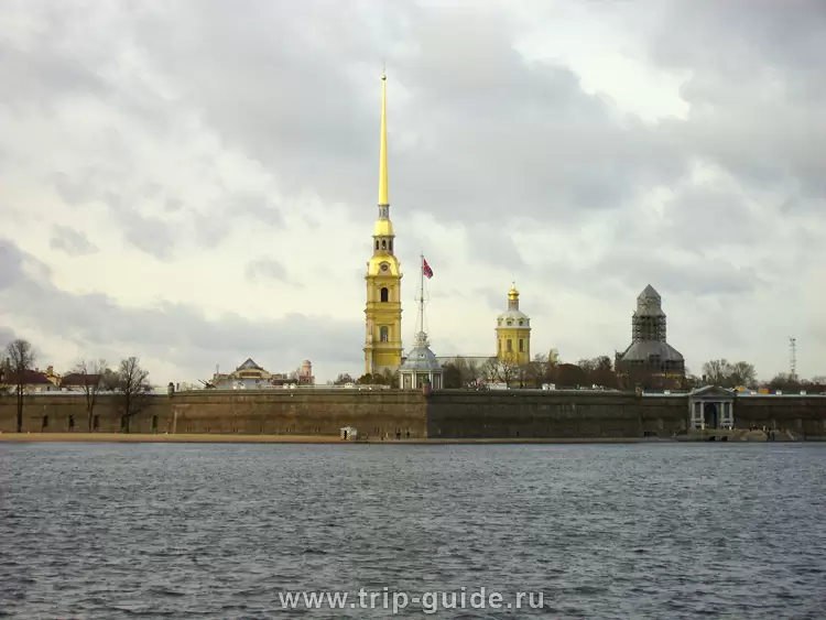Вид на Петропавловскую крепость Вид на Петропавловскую крепость
