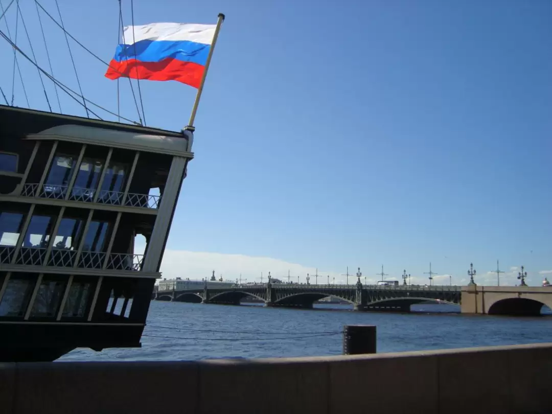 Вид на Троицкий мост Вид на Троицкий мост