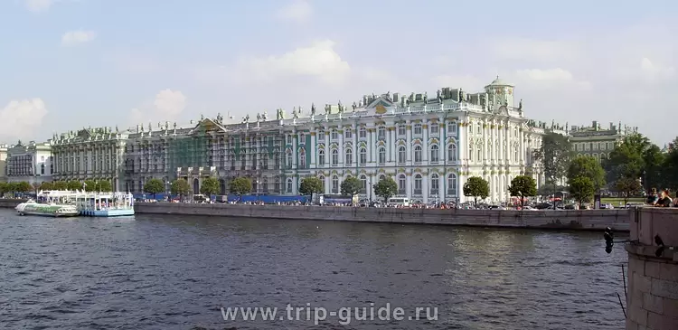 Вид на Зимний дворец с Дворцового моста Вид на Зимний дворец с Дворцового моста