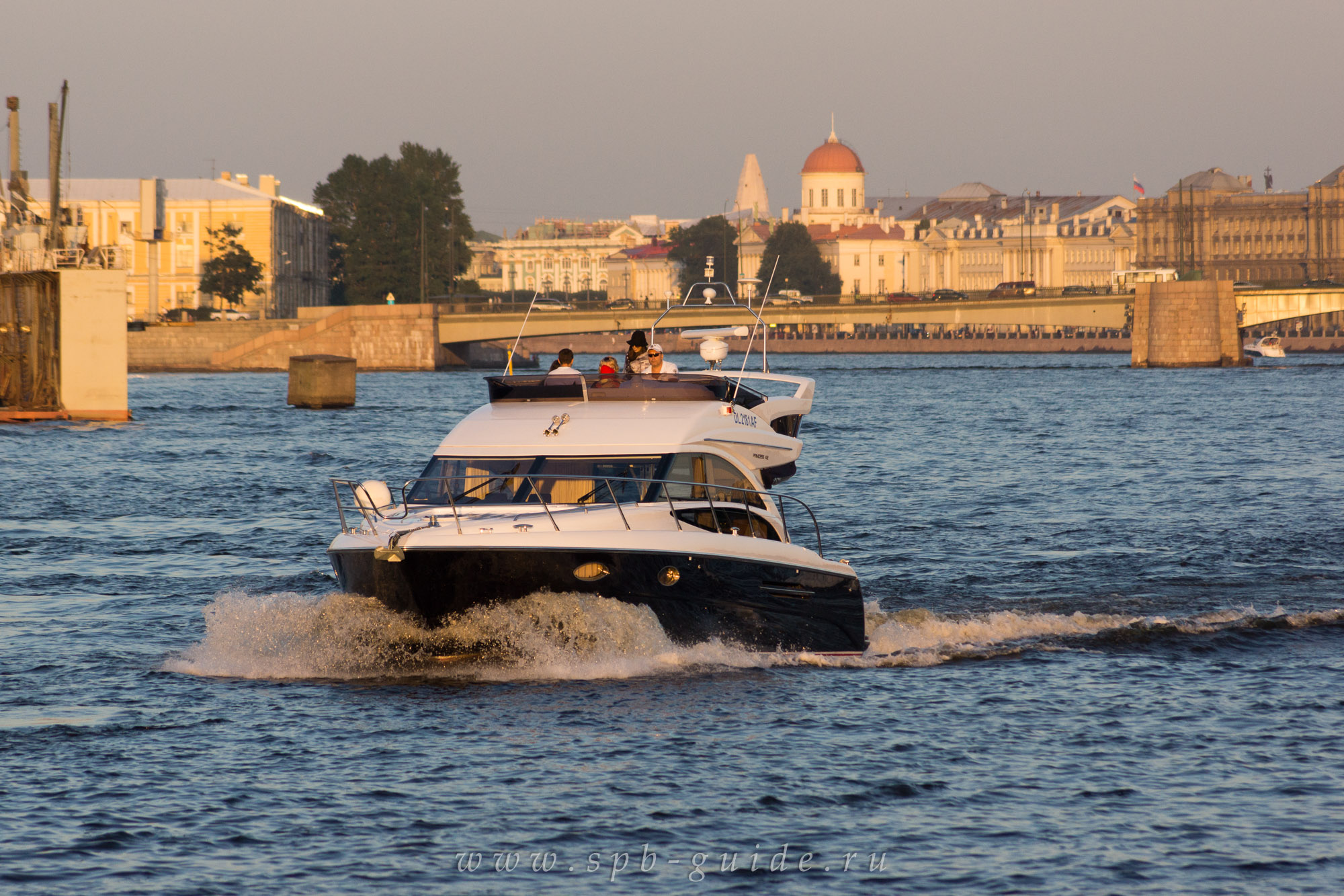Яхта Princess 42 в Санкт-Петербурге Яхта Princess 42 в Санкт-Петербурге