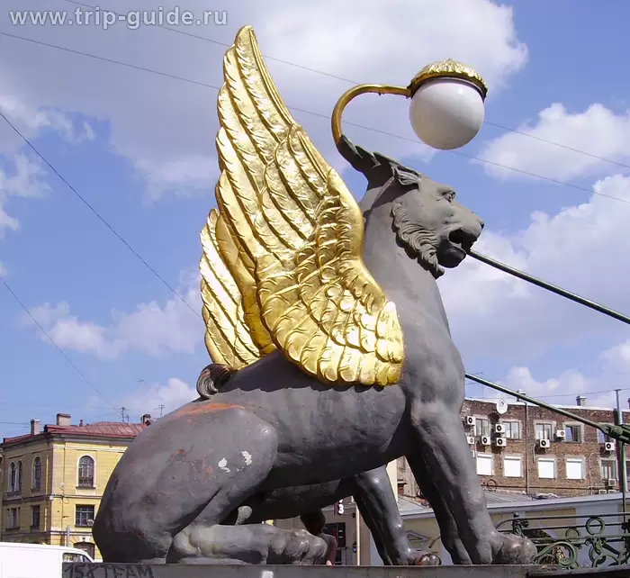 Грифоны на Банковском мостике Грифоны на Банковском мостике