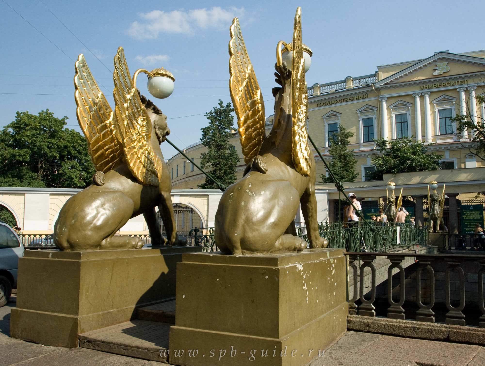 Грифоны на Банковском мосте Грифоны на Банковском мосте