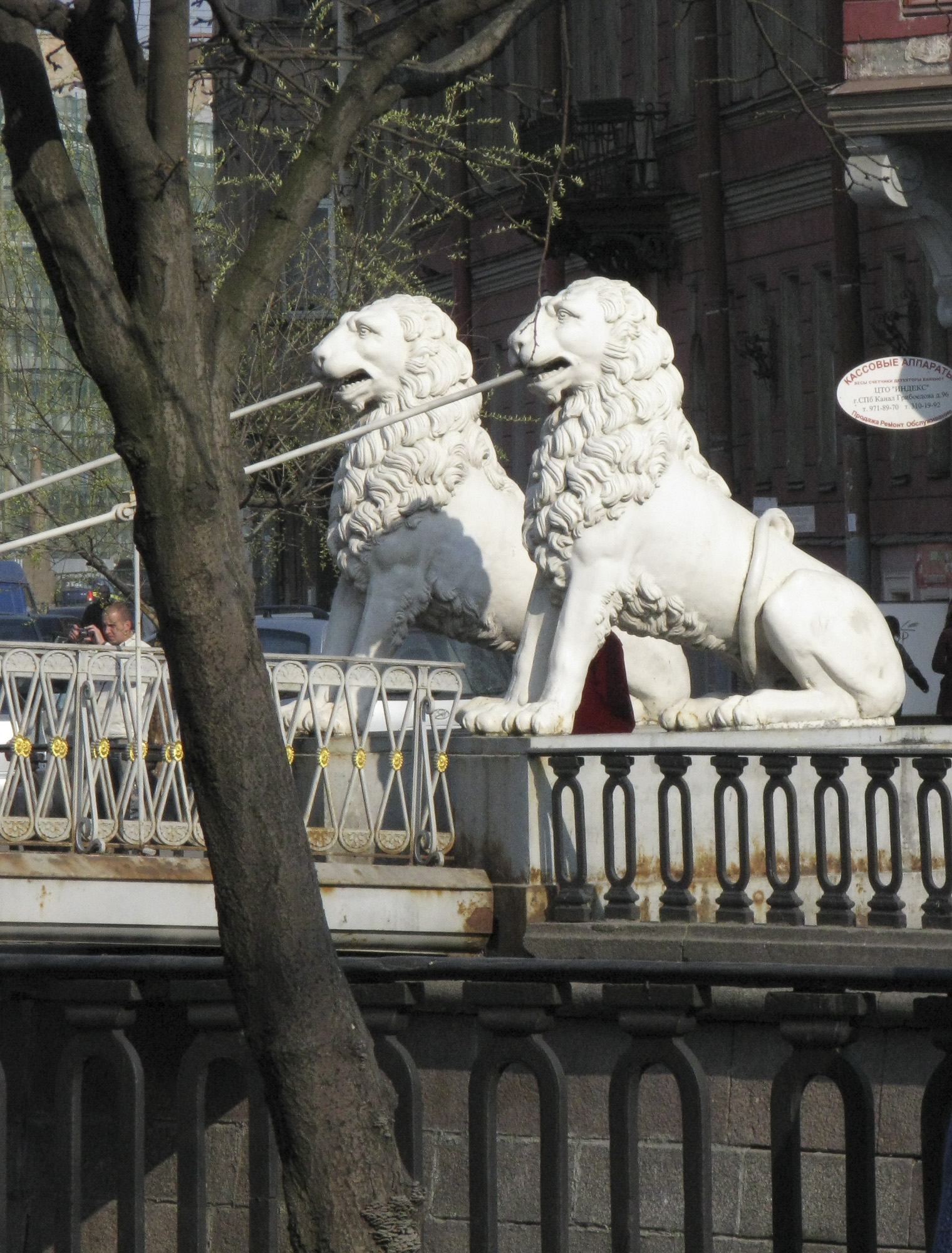 Мост со львами