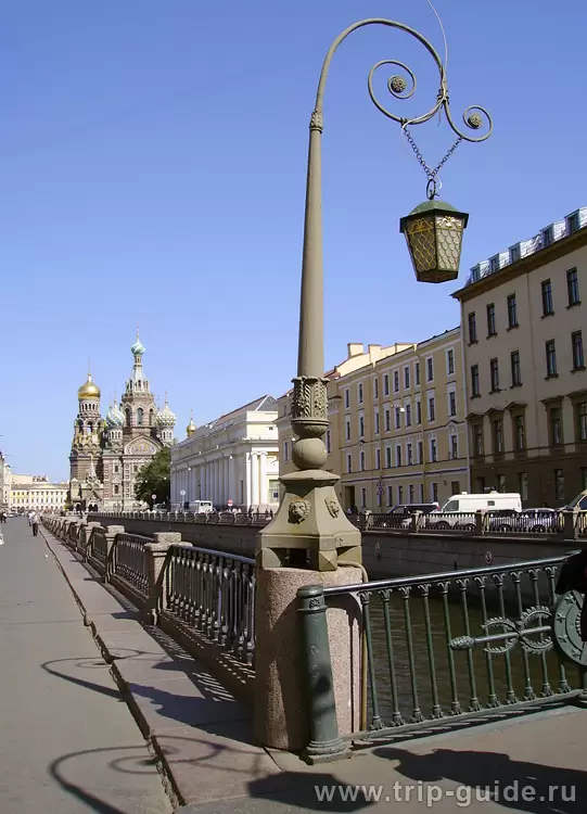 Вид на Спас-на-крови от Итальянского моста Вид на Спас-на-крови от Итальянского моста