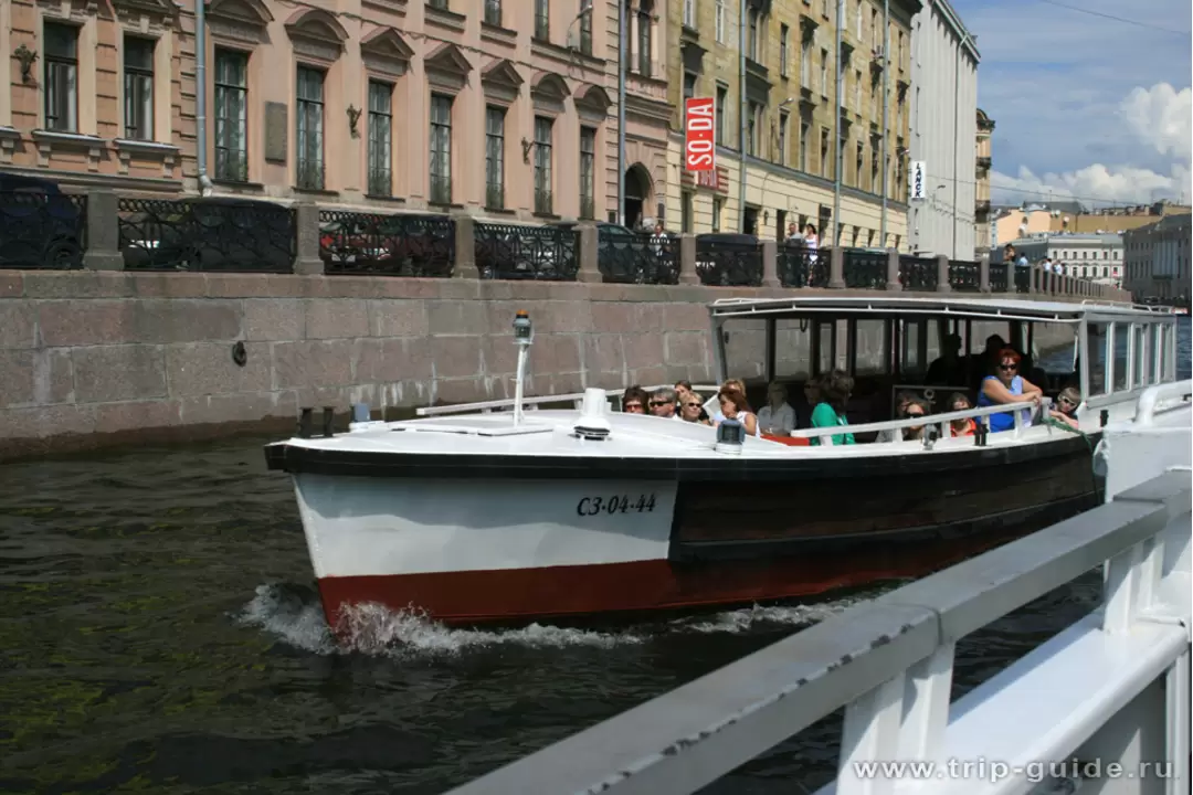 Экскурсия на катере по рекам и каналам Санкт-Петербурга Экскурсия на катере по рекам и каналам Санкт-Петербурга