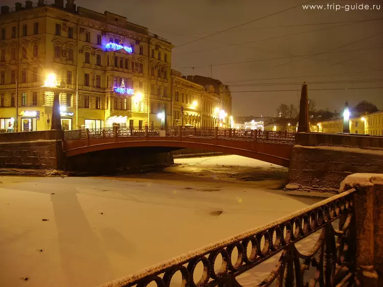 Красный мост через Мойку в Санкт-Петербурге Красный мост через Мойку в Санкт-Петербурге