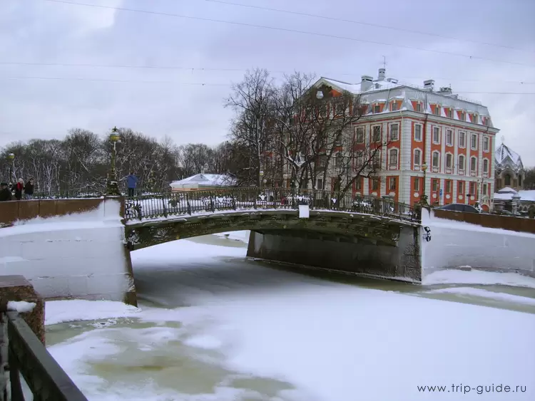 Мало-Конюшенный мост