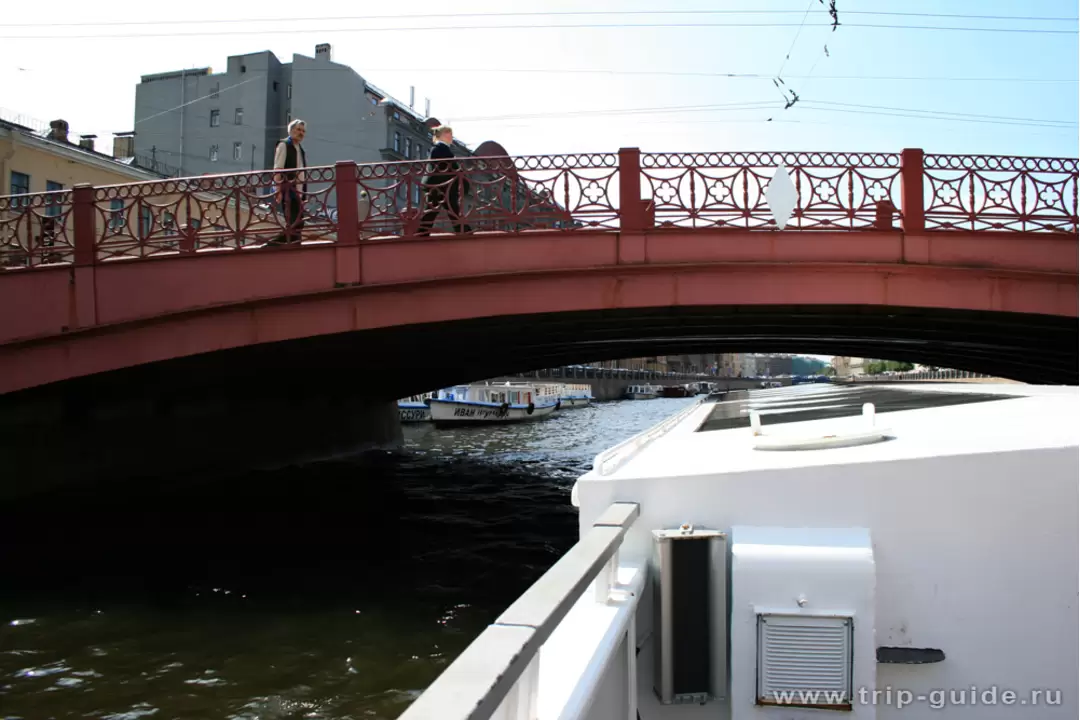 Под Красным мостом