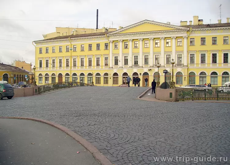 Река Мойка, место соединения трёх мостов Река Мойка, место соединения трёх мостов
