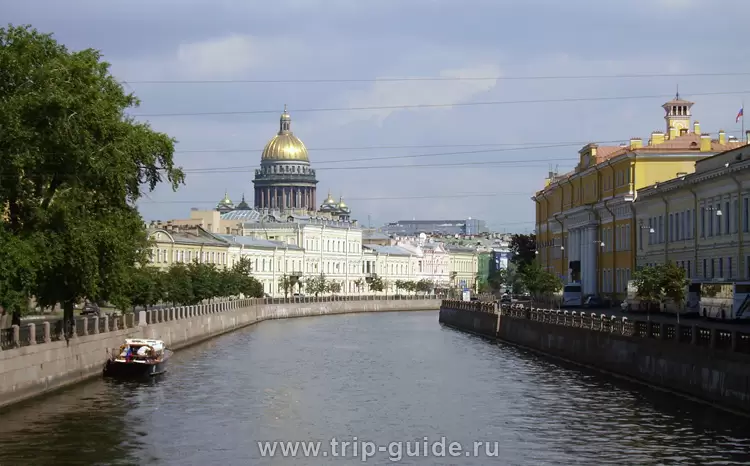 Река Мойка, вид на Исаакиевский собор с Поцелуева моста Река Мойка, вид на Исаакиевский собор с Поцелуева моста