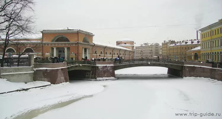 Театральный и Мало-Конюшенный мосты зимой