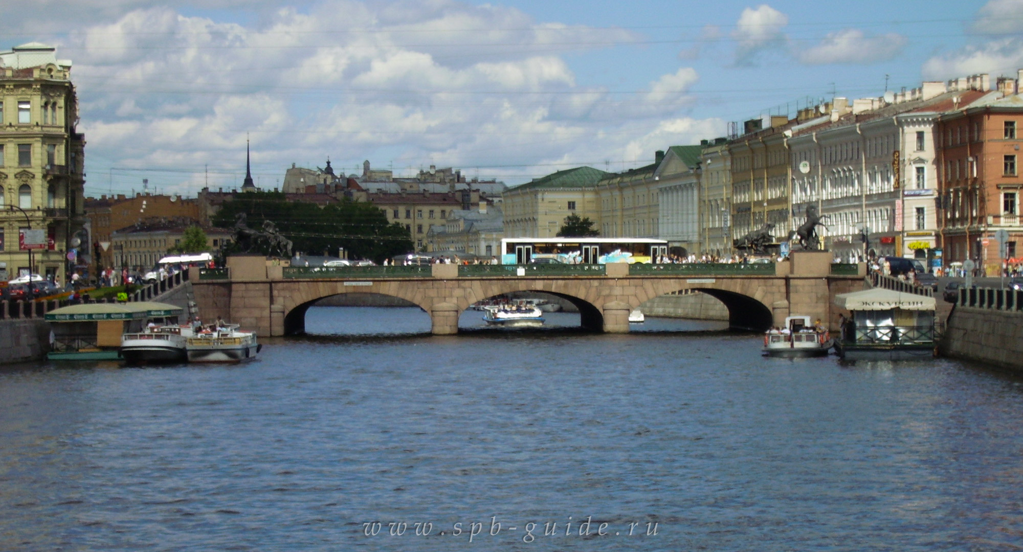 Река Фонтанка, вид на Аничков мост Река Фонтанка, вид на Аничков мост