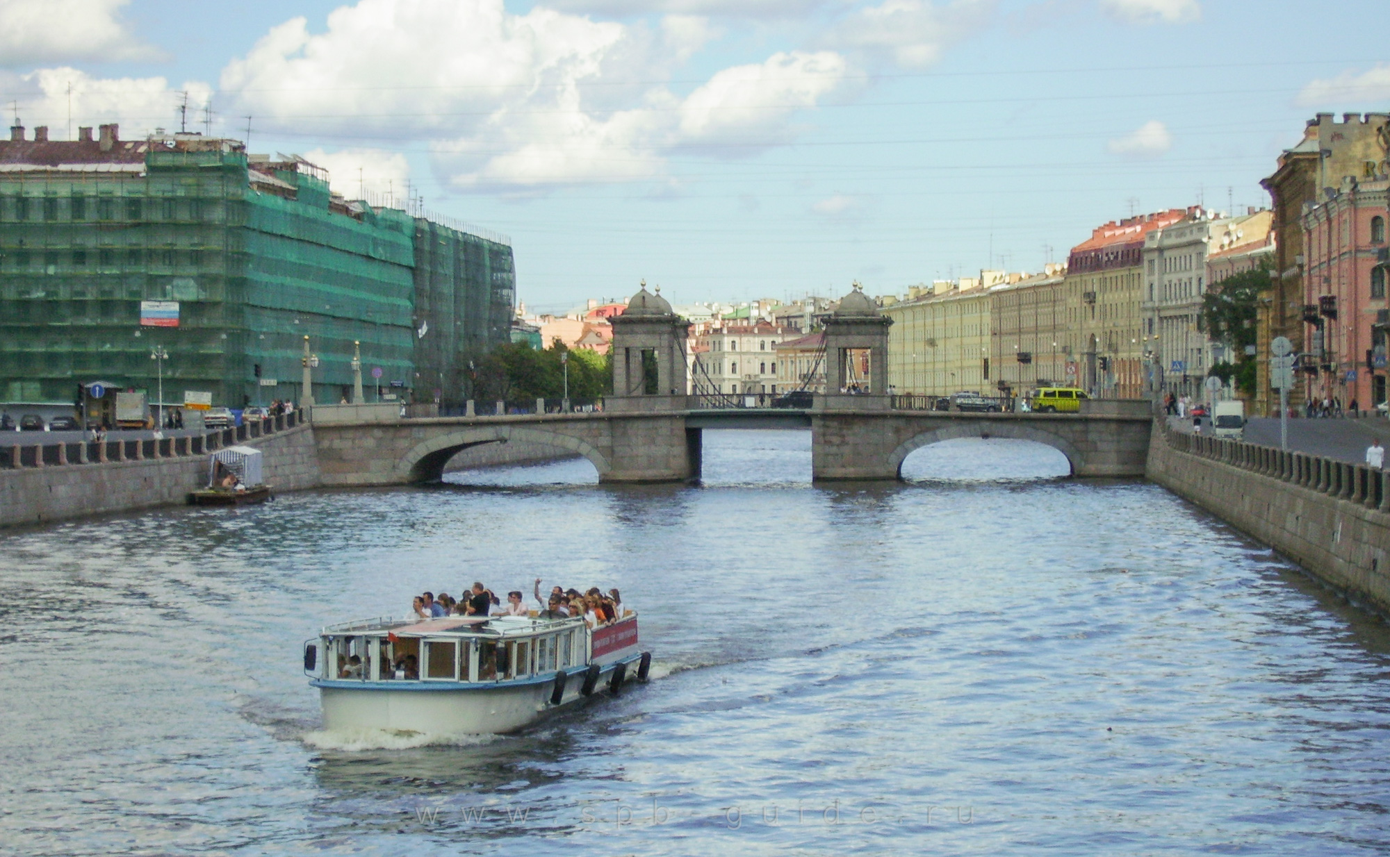 Река Фонтанка, вид на мост Ломоносова с Лештукова моста Река Фонтанка, вид на мост Ломоносова с Лештукова моста