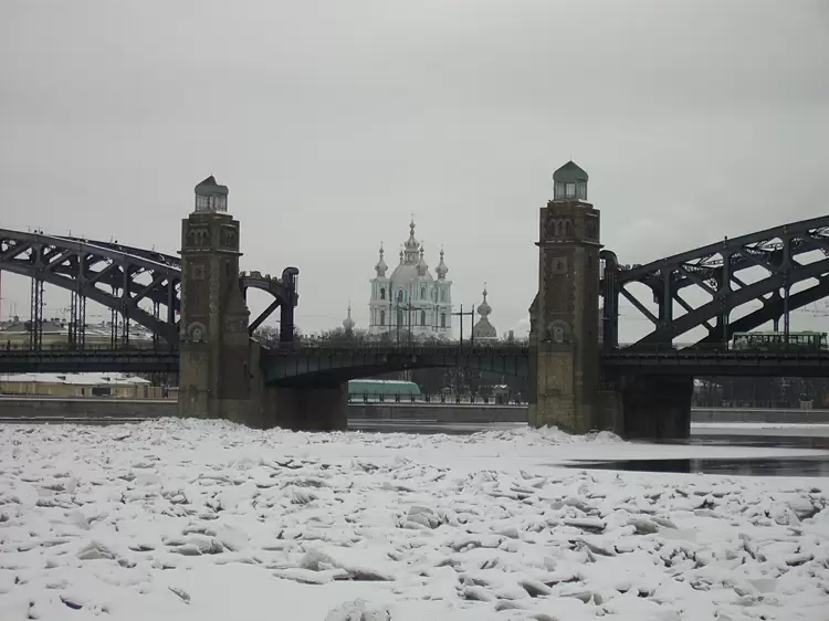 Большеохтинский мост и Смольный