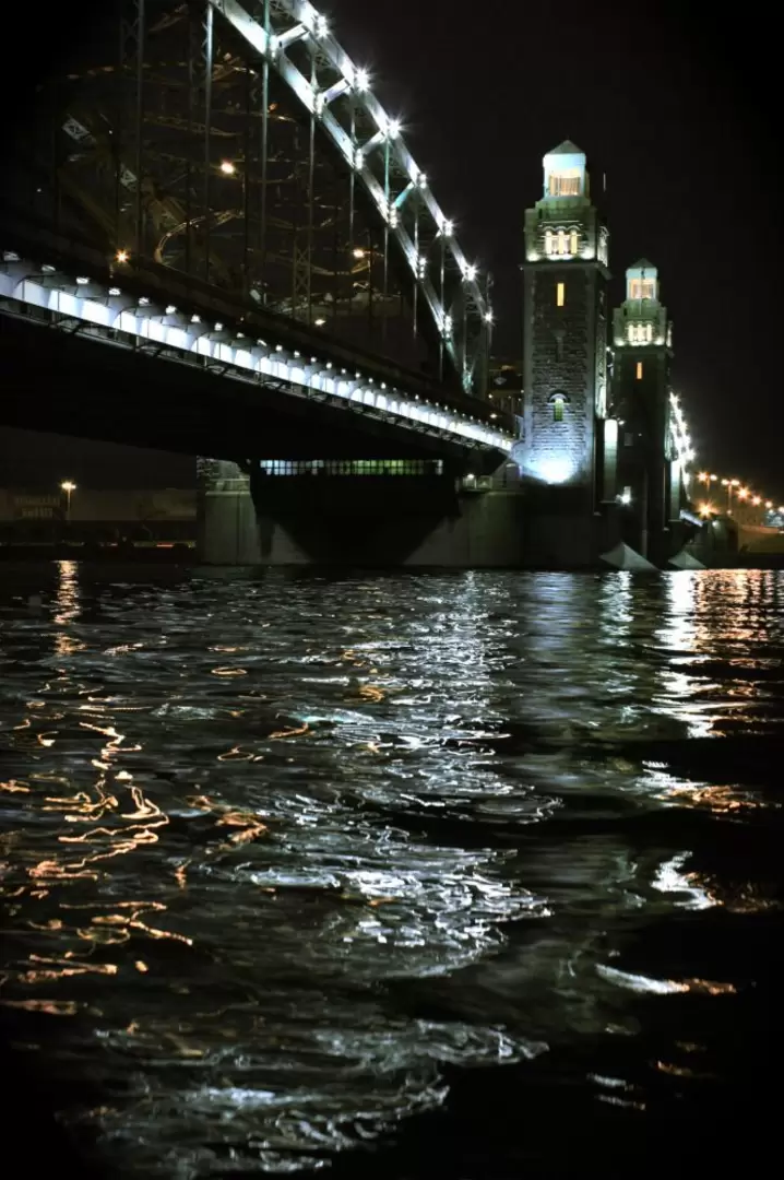 Большеохтинский мост ночью
