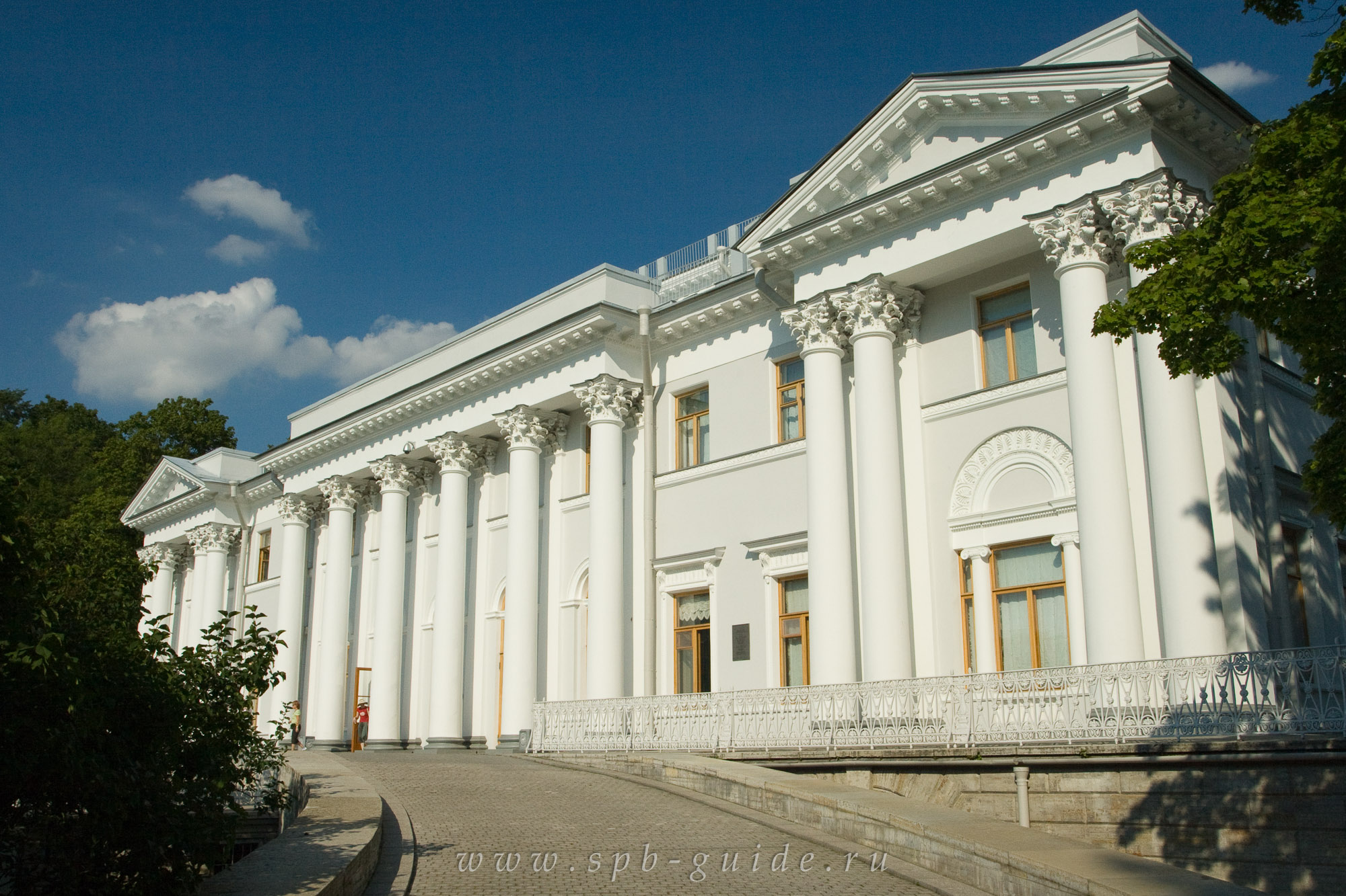 Елагин дворец в Санкт-Петербурге