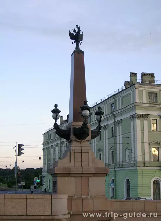 Стелла у Троицкого моста Стелла у Троицкого моста
