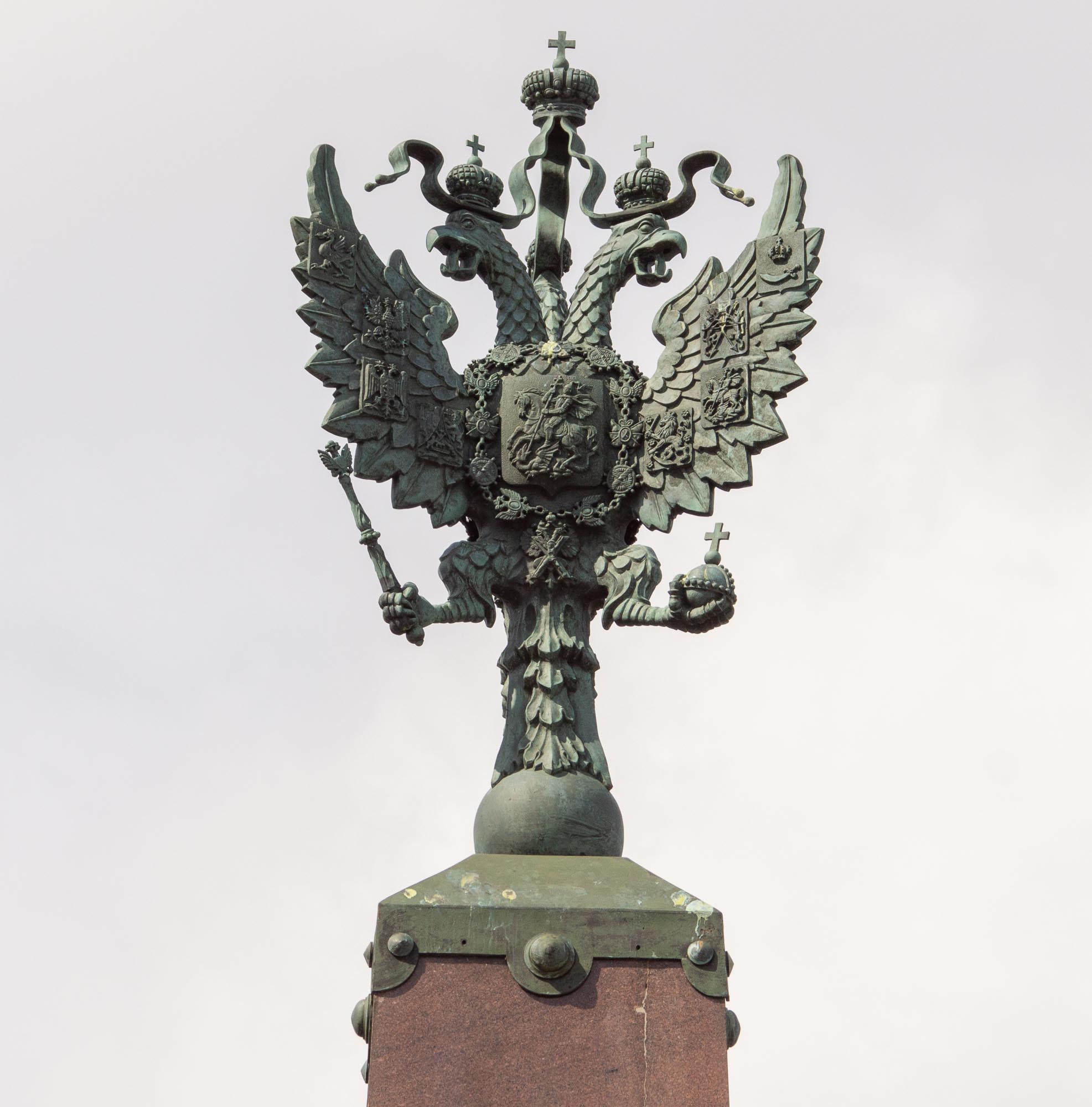 Троицкий мост в СПб, трёхсторонние двуглавые орлы на вершине обелисков Троицкий мост в СПб, трёхсторонние двуглавые орлы на вершине обелисков