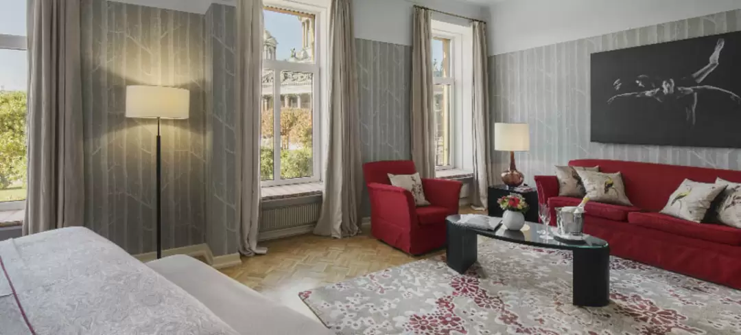 Полулюкс (Junior Suite) в гостинице «Англетер» Полулюкс (Junior Suite) в гостинице «Англетер»