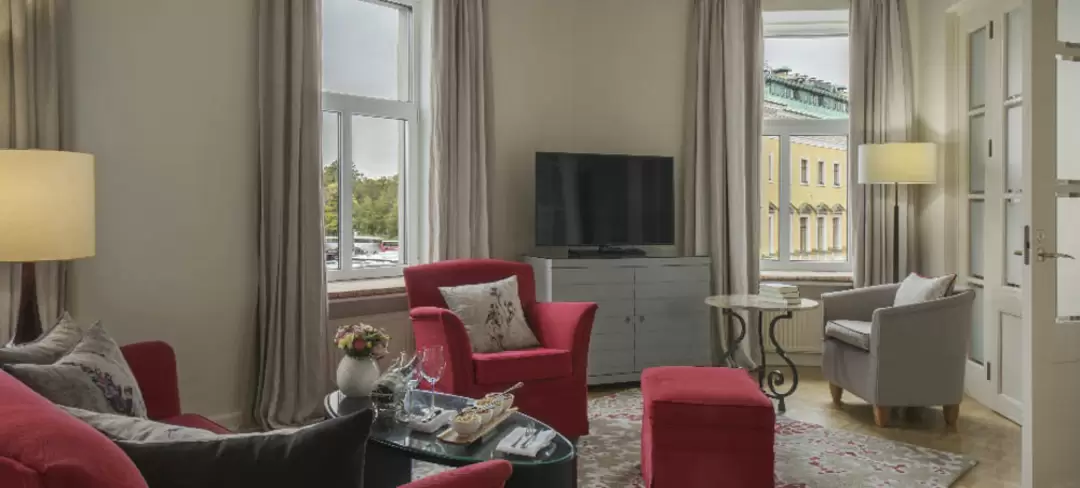 Номер Делюкс Сьют (Deluxe Suite) в гостинице «Англетер» Номер Делюкс Сьют (Deluxe Suite) в гостинице «Англетер»