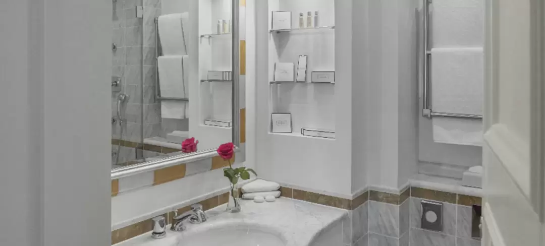 Номер Делюкс Сьют (Deluxe Suite) в гостинице «Англетер» Номер Делюкс Сьют (Deluxe Suite) в гостинице «Англетер»