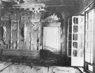 Екатерининский дворец. Зелёная столовая. Фото 1944 года Екатерининский дворец. Зелёная столовая. Фото 1944 года