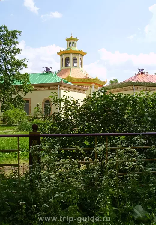 Китайская деревня в Александровском парке Китайская деревня в Александровском парке