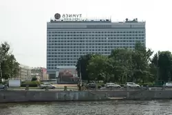 Вид на гостиницу «Азимут» с набережной Фонтанки
