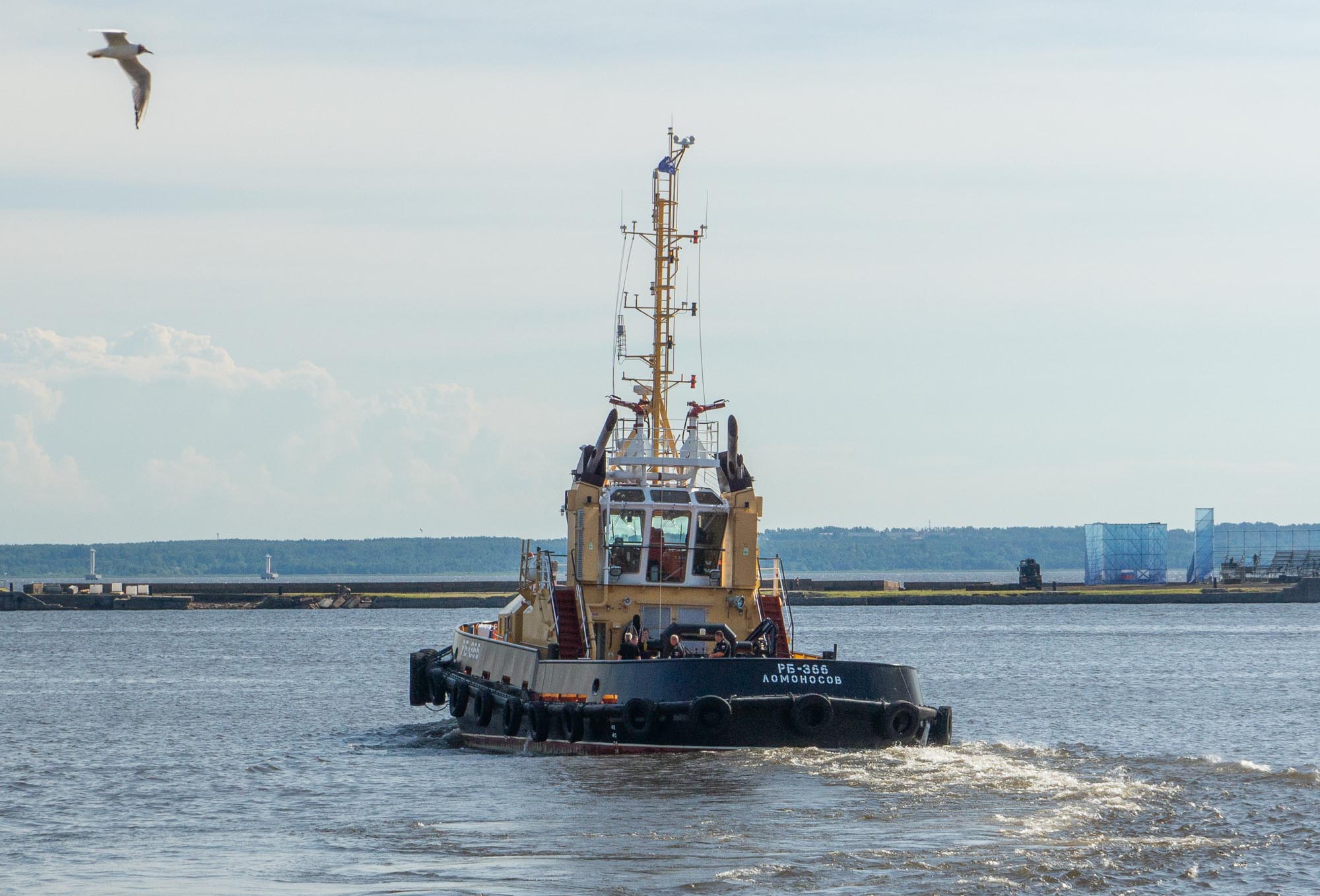 Буксир «РБ-366» в порту Кронштадта Буксир «РБ-366» в порту Кронштадта