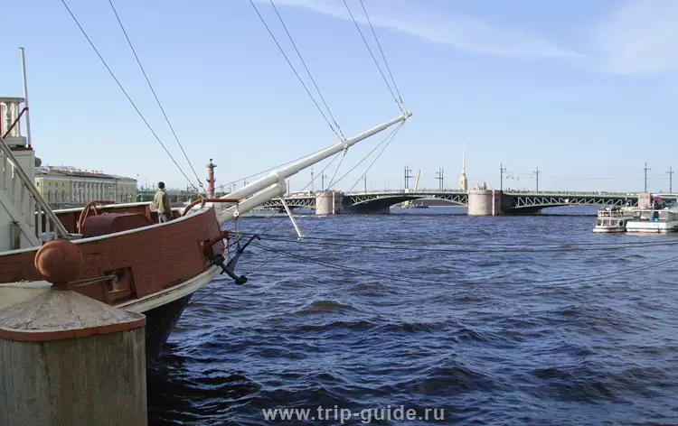Бушприт «Кронверка» и Дворцовый мост Бушприт «Кронверка» и Дворцовый мост