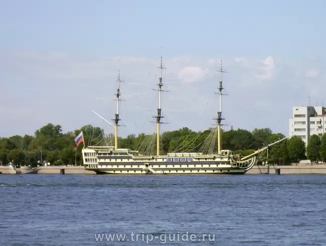 Корабль «Благодатъ» на Петровской набережной Корабль «Благодатъ» на Петровской набережной