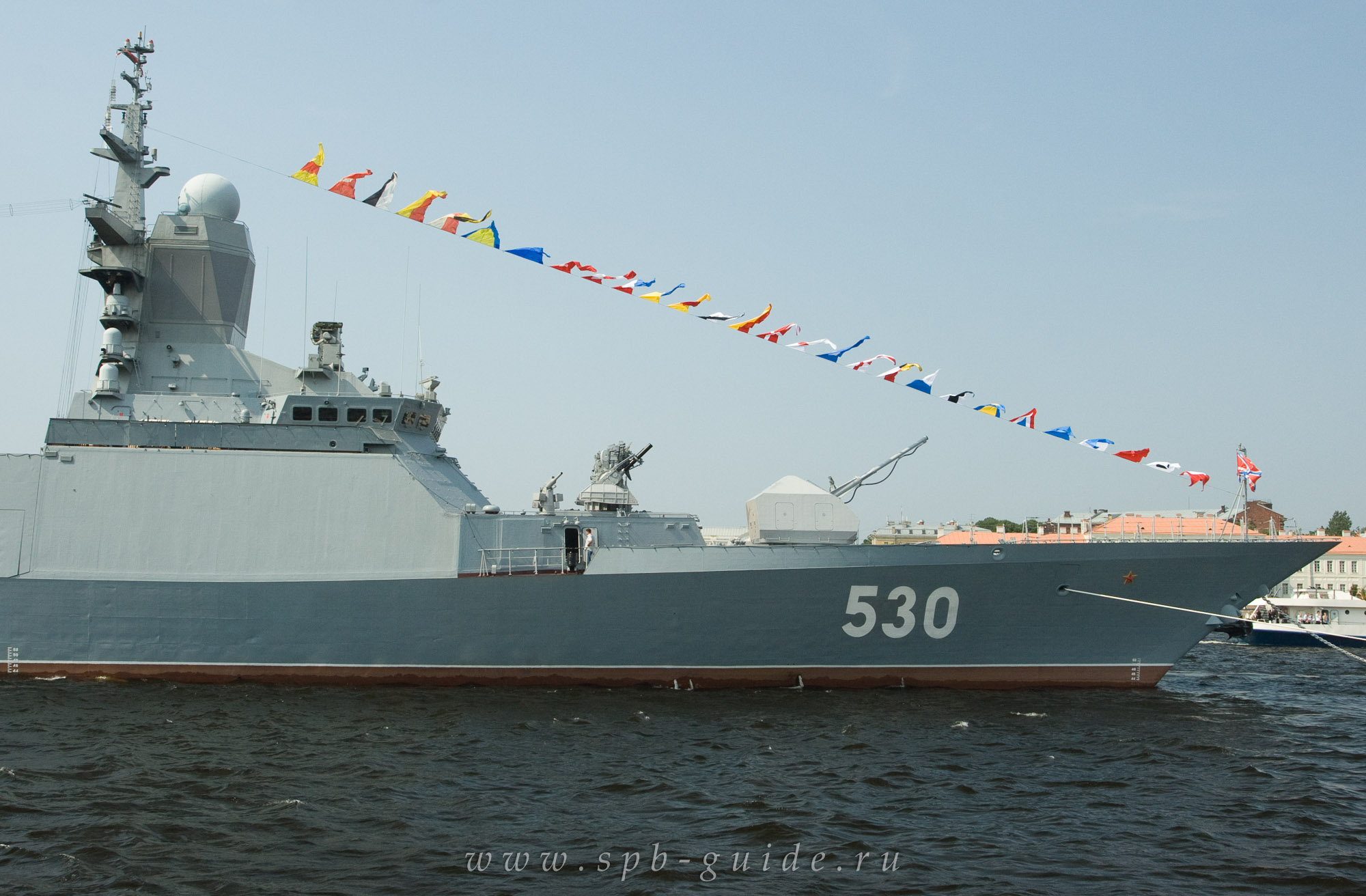 Парад кораблей Балтийского флота в день празднования дня ВМФ 2010 г. Парад кораблей Балтийского флота в день празднования дня ВМФ 2010 г.