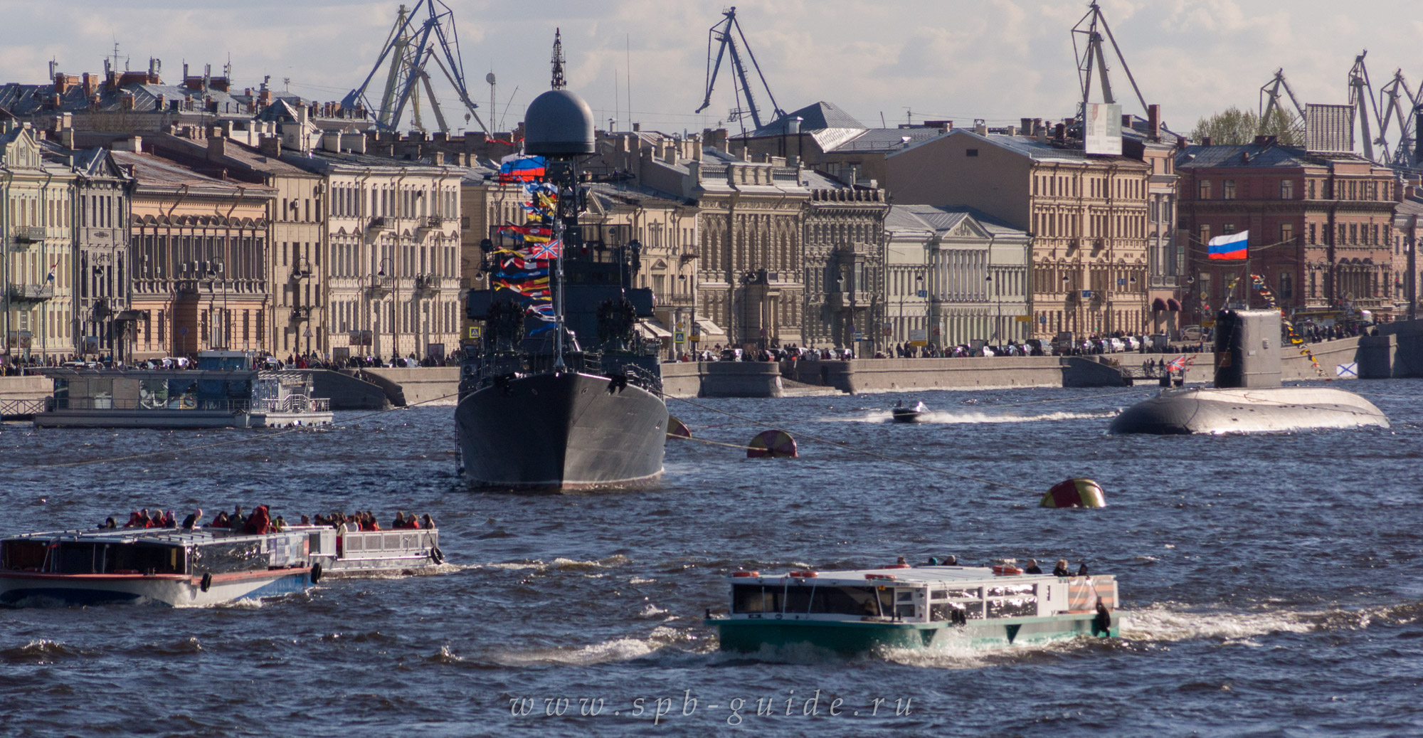 Прогулочные и военные корабли