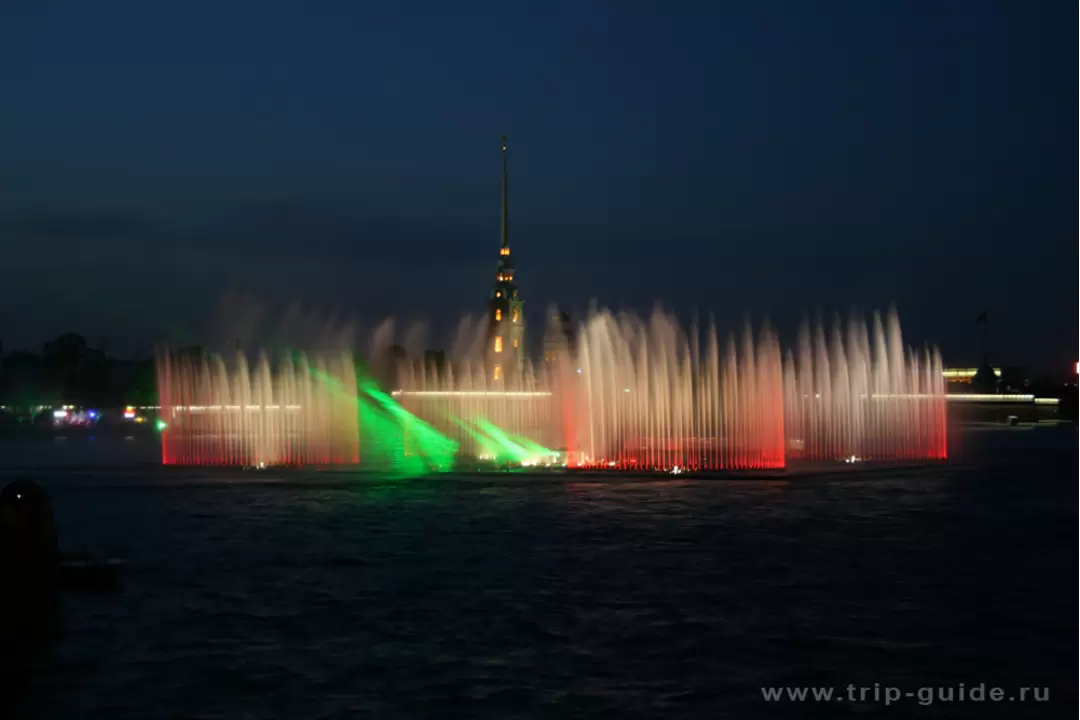Лазерное шоу — фонтаны на Неве